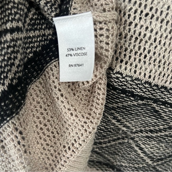 J.Jill Chevron-herringbone Aztec/Tribal print lightweight pullover top. - Picture 7 of 9